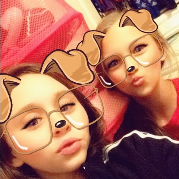 Meet your Posher, Allisøn🌻 - Picture 2 of 5